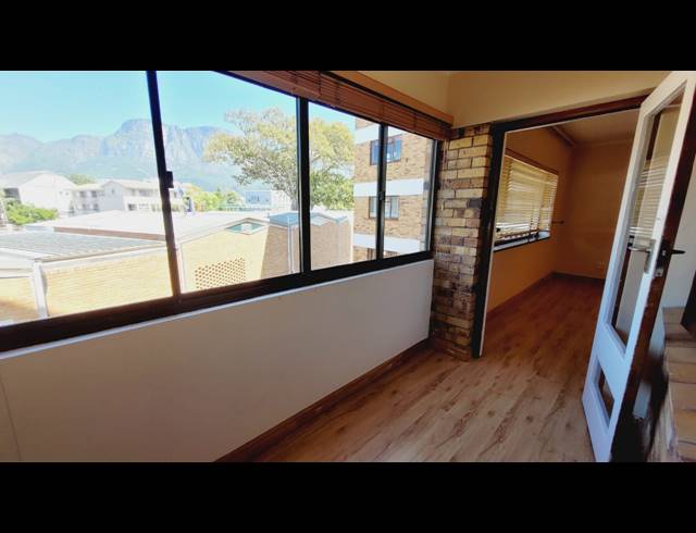 3 BEDROOM APARTMENT TO LET IN CLAREMONT UPPER